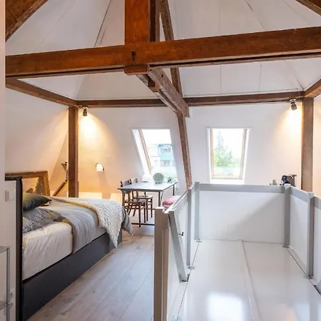 Aan De Koningsmuur 디렌