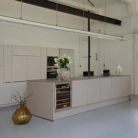 Aan De Koningsmuur 디렌